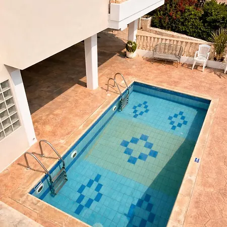 דירה Our Little Hideaway *